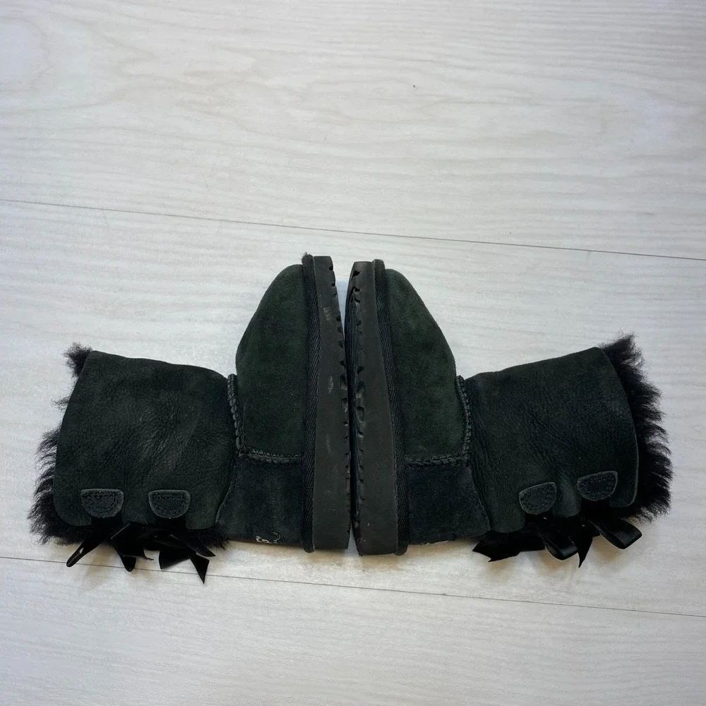 UGG Australia Mini Bailey Bow Winter‎ Boots Kid's Size 6 Black Suede Shearling